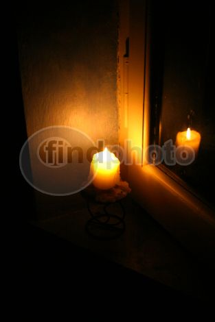 dettaglio immagine Candela alla finestra